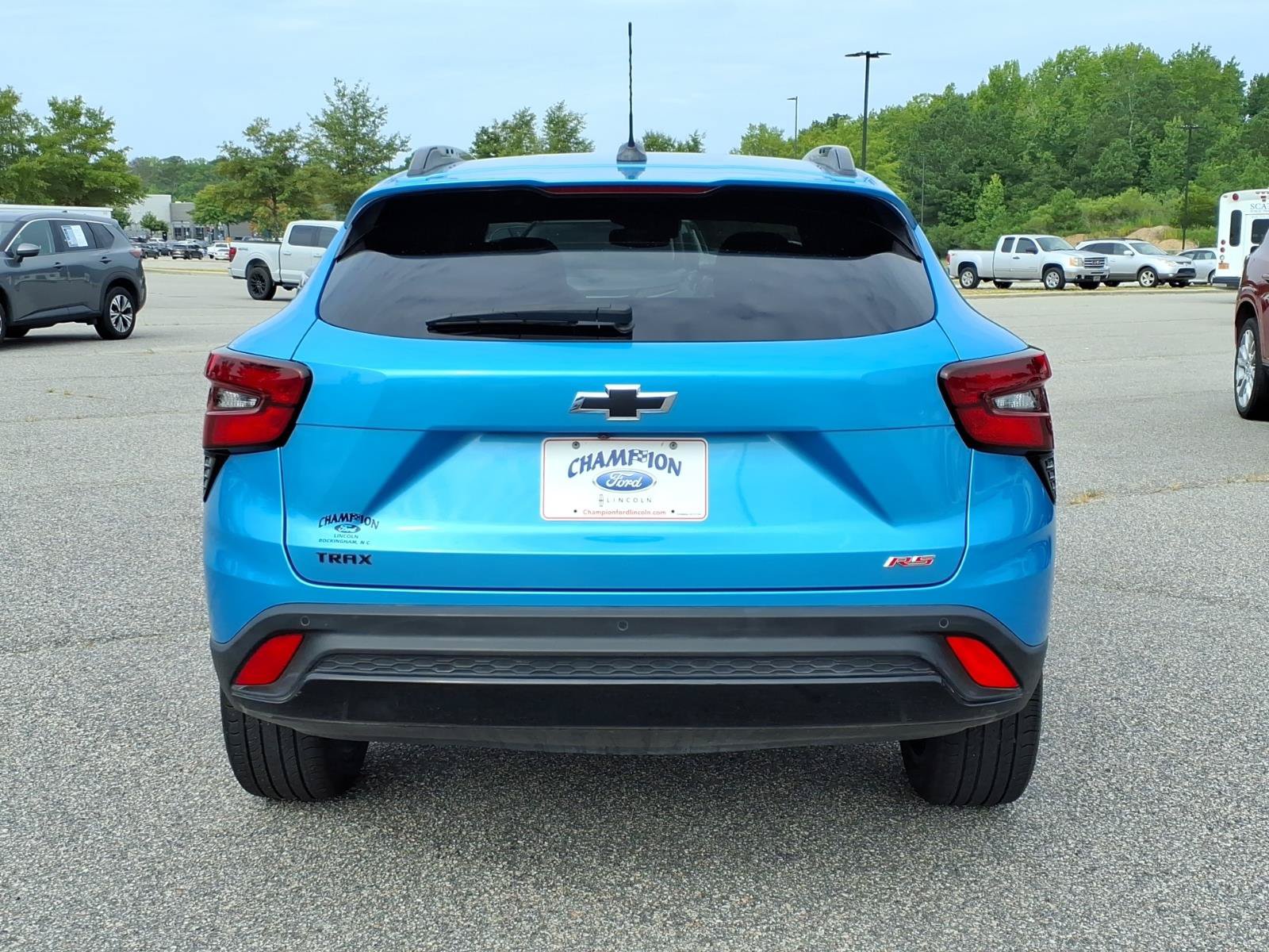 Used 2025 Chevrolet Trax RS w/ Sunroof Package FWD image 23