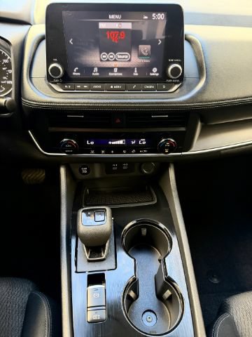 Used 2025 Nissan Rogue SV FWD image 18