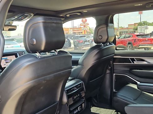 Used 2025 Jeep Wagoneer Series II w/ Premium Group I AWD/4WD image 16