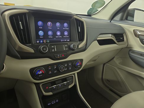 Used 2024 GMC Terrain Denali w/ Denali Premium Package AWD/4WD image 22