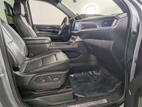 Used 2021 GMC Yukon Denali w/ Denali Premium Package image 22