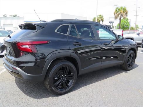 Used 2024 Chevrolet Trax ACTIV w/ Sunroof Package image 3