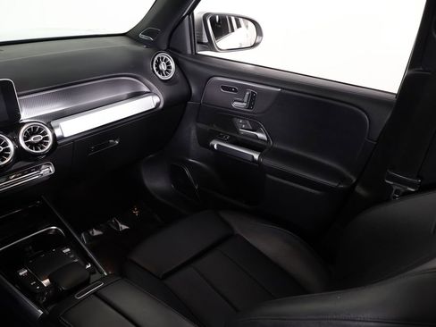 Used 2021 Mercedes-Benz GLB 250 4MATIC w/ Premium Package image 35
