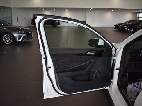 Used 2023 Volkswagen Jetta GLI Autobahn FWD image 9