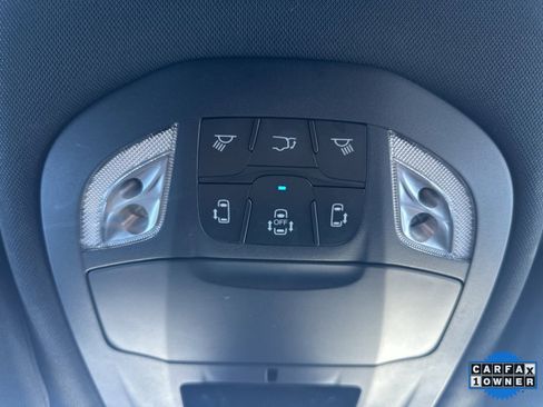 Used 2025 Chrysler Pacifica Select image 5