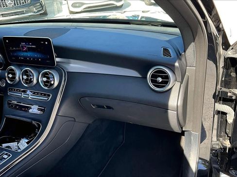 Used 2022 Mercedes-Benz GLC 300 w/ Premium Package Lite image 17