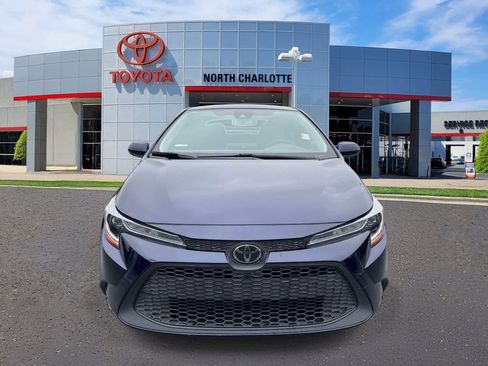 Used 2020 Toyota Corolla LE FWD image 3