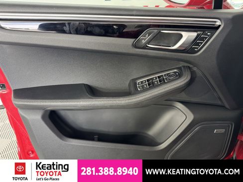 Used 2023 Porsche Macan Turbo AWD/4WD image 11