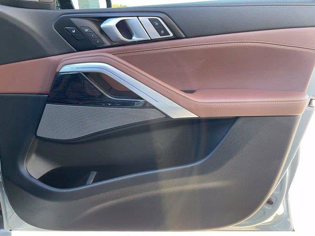 Used 2025 BMW X6 M60i AWD/4WD image 36