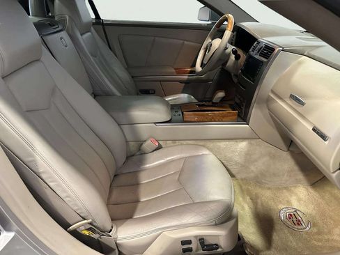 Used 2004 Cadillac XLR RWD image 20