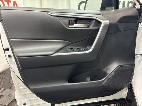 Used 2025 Toyota RAV4 XLE AWD/4WD image 23
