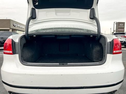 Used 2013 Volkswagen Passat 3.6 SEL Premium image 8