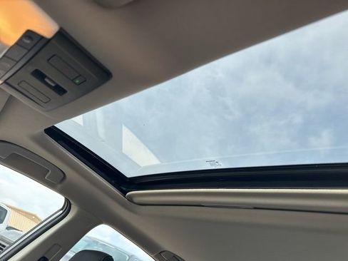 Used 2024 Nissan Altima 2.5 SV w/ SV Premium Package image 12