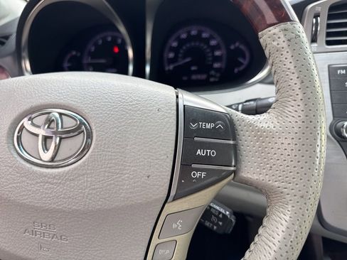 Used 2011 Toyota Avalon Limited image 19