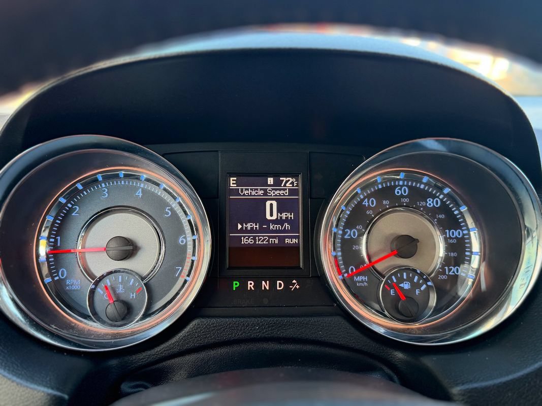 Used 2014 Chrysler Town & Country Touring FWD image 27