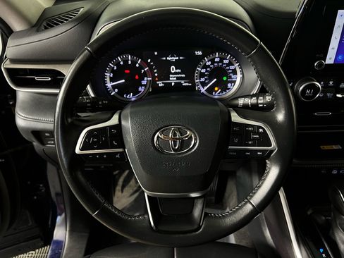 Certified 2023 Toyota Highlander XLE image 14