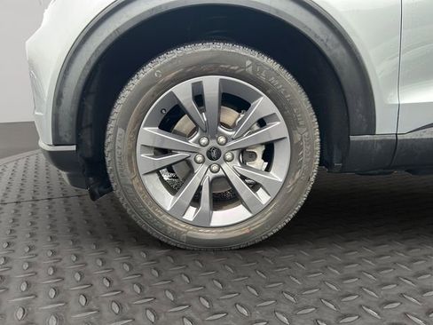 Used 2024 Ford Explorer XLT w/ Equipment Group 202A image 25