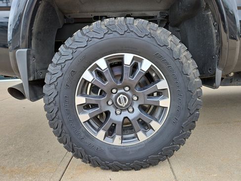 Used 2019 Nissan Titan PRO-4X w/ Pro-4x Convenience Package AWD/4WD image 5