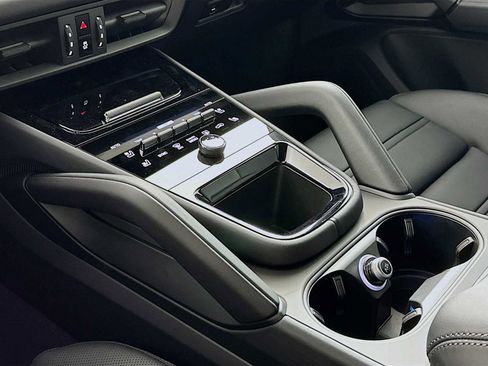 New 2026 Porsche Cayenne image 19