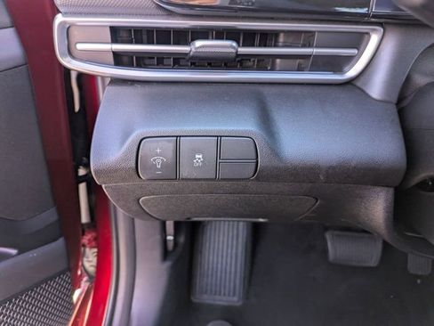 Used 2025 Hyundai Elantra SEL FWD image 15