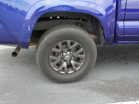 Used 2023 Toyota Tacoma SR5 w/ Technology Package AWD/4WD image 12