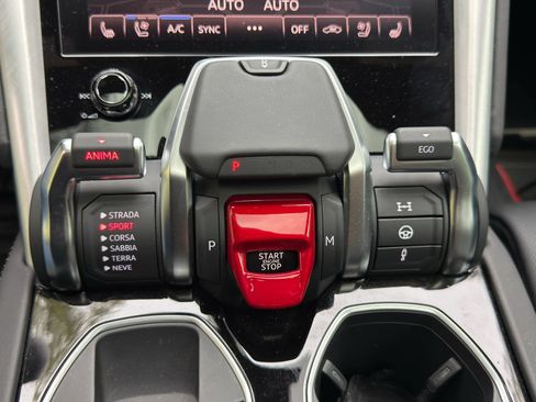 Used 2020 Lamborghini Urus AWD/4WD image 18