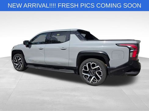 Used 2025 Chevrolet Silverado EV RST image 4