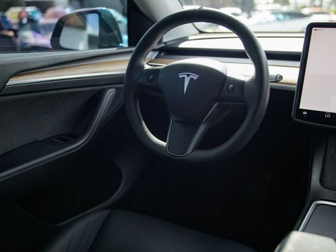 Used 2023 Tesla Model Y Long Range AWD/4WD image 32