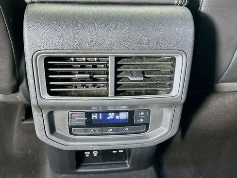 Used 2024 Volkswagen Atlas SE image 25