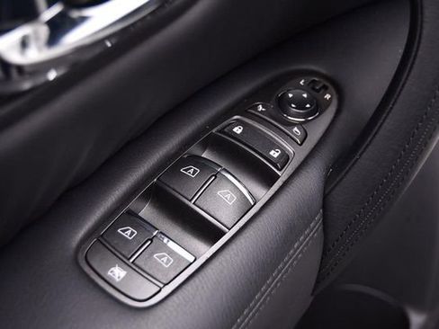 Used 2024 Nissan Armada SL w/ Captain's Chairs Package image 8