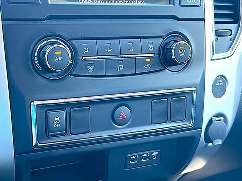 Used 2019 Nissan Titan SV image 33