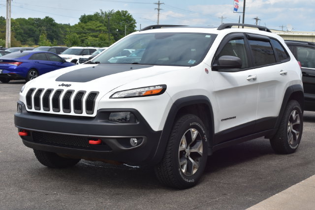 Used 2017 Jeep Cherokee Trailhawk w/ Comfort & Convenience Group AWD/4WD image 19