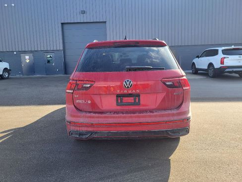 Used 2024 Volkswagen Tiguan SE R-Line image 4