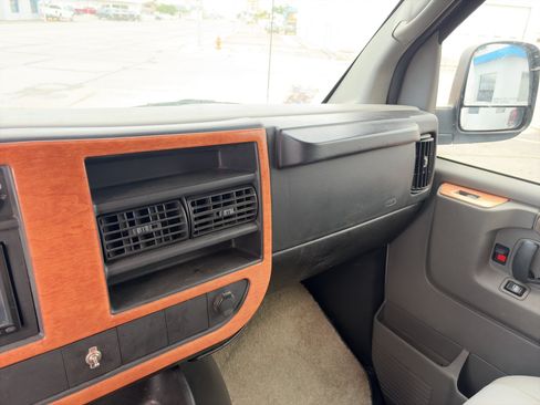 Used 2008 Chevrolet Express 3500 Extended w/ Power Package RWD image 18