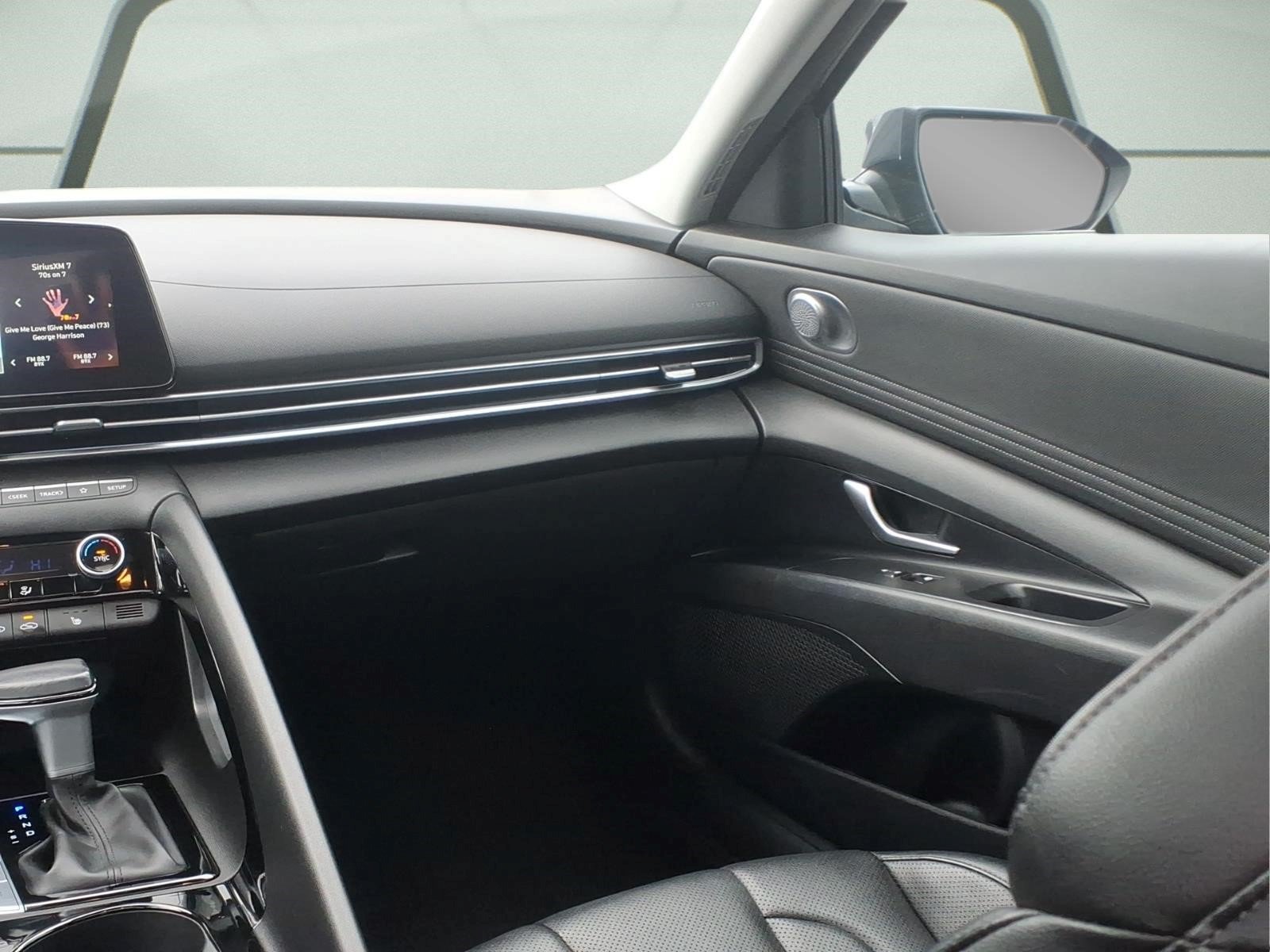 Used 2025 Hyundai Elantra Limited FWD image 12