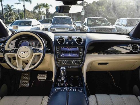 Used 2019 Bentley Bentayga image 5