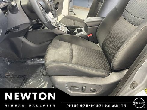 Used 2018 Nissan Rogue SV FWD image 12