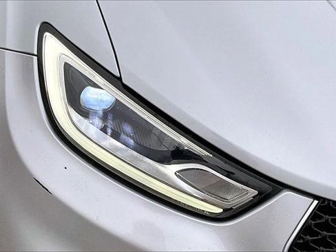 Used 2024 Chrysler Pacifica Touring-L image 29