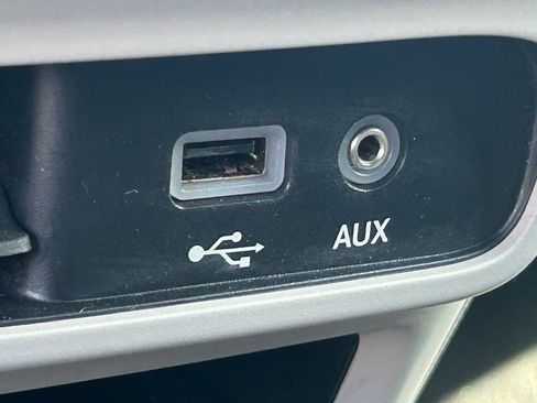 Used 2018 Chrysler Pacifica Touring-L FWD image 15