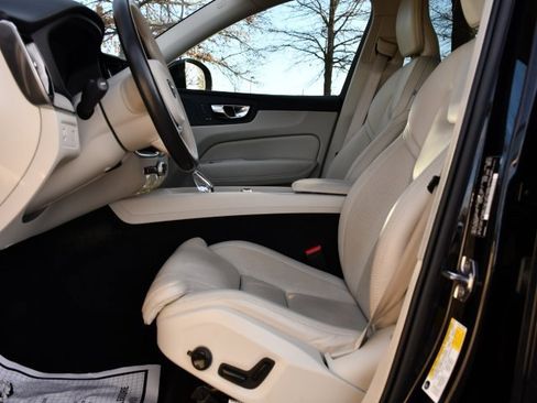 Used 2022 Volvo XC60 B5 Inscription w/ Climate Package image 15