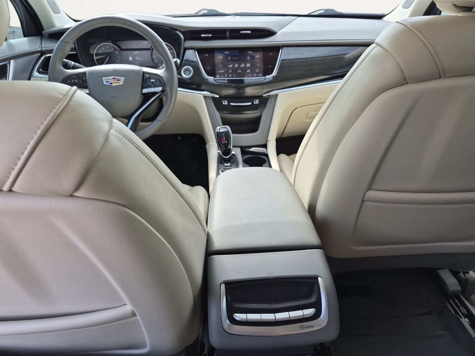 Used 2021 Cadillac XT6 Premium Luxury w/ LPO, Floor Liner Package FWD image 3