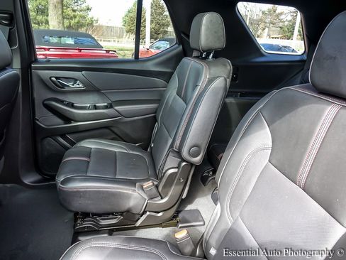Used 2023 Chevrolet Traverse RS image 17