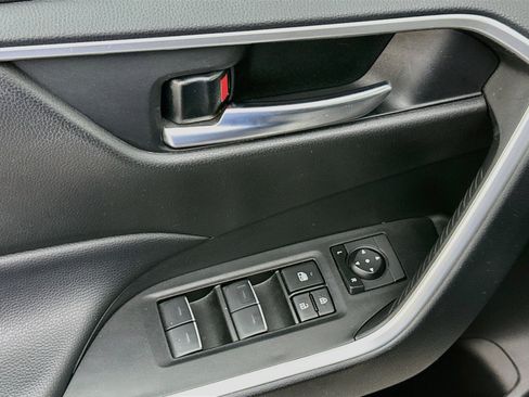 Used 2025 Toyota RAV4 XLE FWD image 15