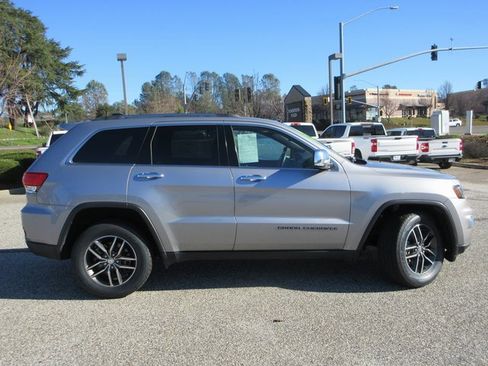 Used 2018 Jeep Grand Cherokee Limited w/ Luxury Group II image 3