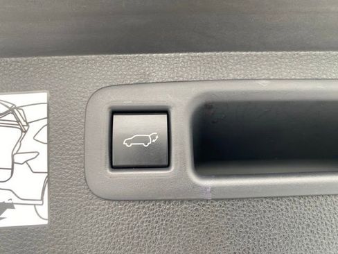 Used 2022 Toyota Highlander Limited image 11