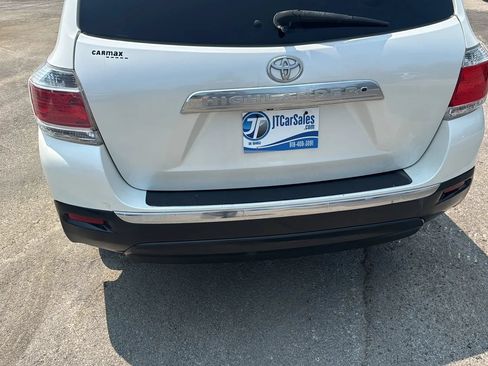 Used 2012 Toyota Highlander SE w/ Tow Pkg FWD image 22