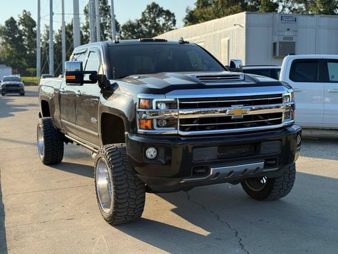 Used 2018 Chevrolet Silverado 2500 High Country w/ Duramax Plus Package AWD/4WD image 4