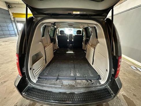 Used 2010 Dodge Grand Caravan SE FWD image 24