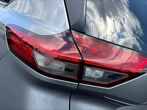 Used 2023 Nissan Rogue SV image 29