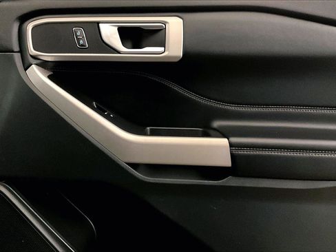 Used 2022 Ford Explorer XLT image 24